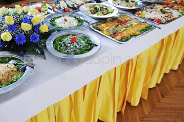 自助餐與正餐服務的雙軌體驗